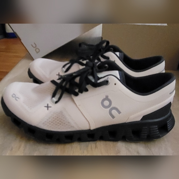 On Running Cloud X3 Sneakers - Picture 2 of 4